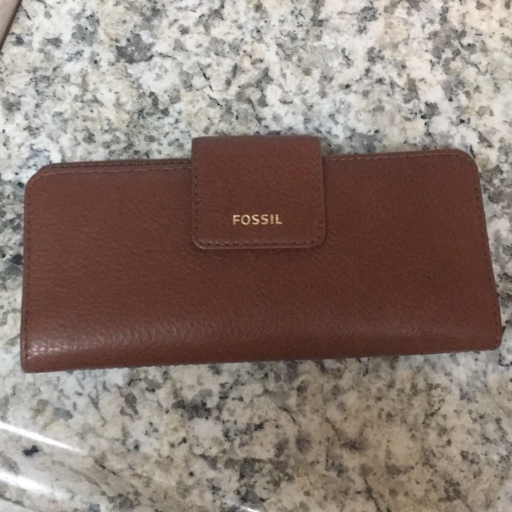 BRAND NEW BARELY USED FOSSIL WALLET